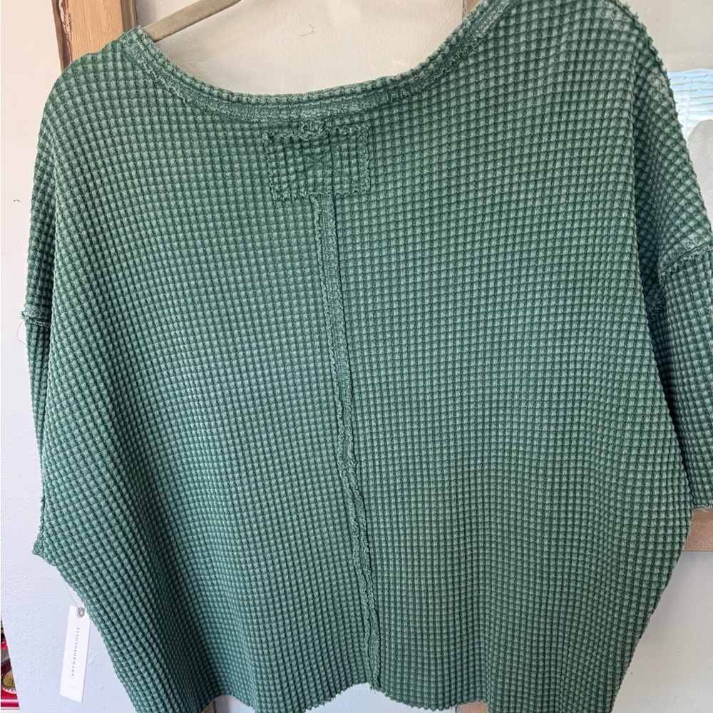 PILCRO short sleeve slightly cropped thermal top w/pocket! Unique& flattering!! - Picture 2 of 14